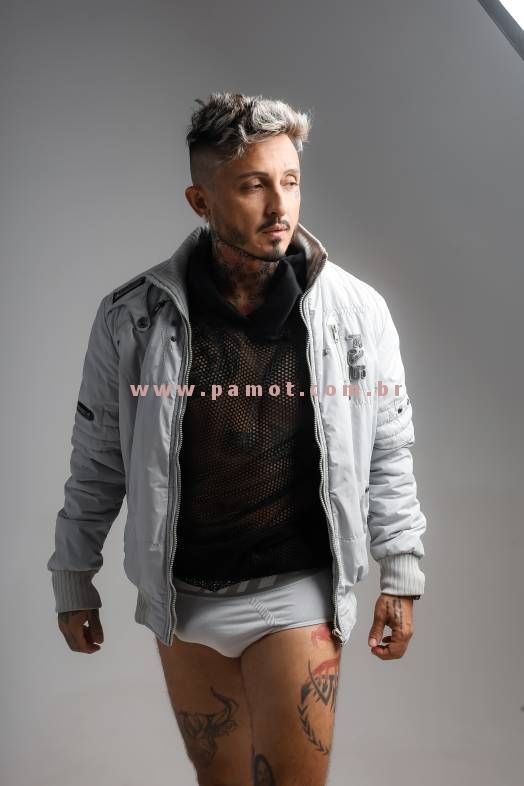 jonathan massagista erótico
